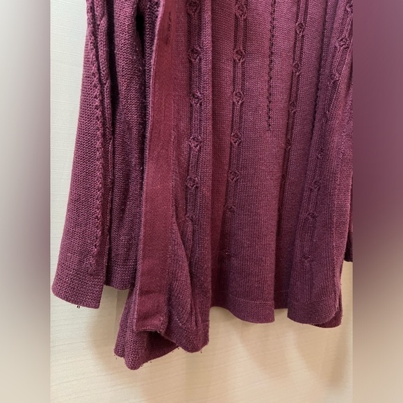 ⚫️ BOGO Eddie Bauer women’s burgundy cable knit cardigan size l - Picture 6 of 8